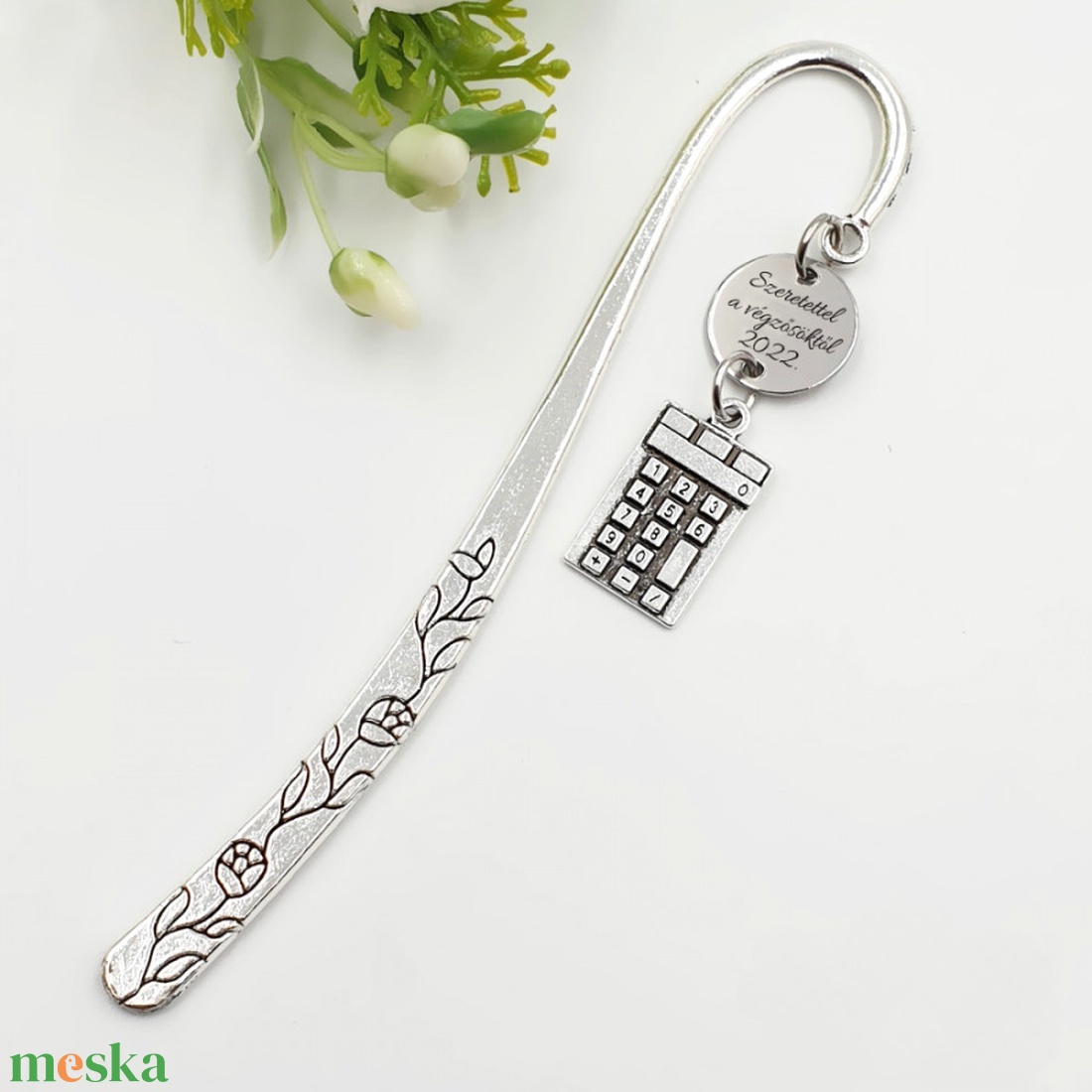 Matematika tanároknak ajándék - Gravírozott könyvjelző egyedi felirattal, számológép charmmal - könyv & zene - könyvjelző - Meska.hu