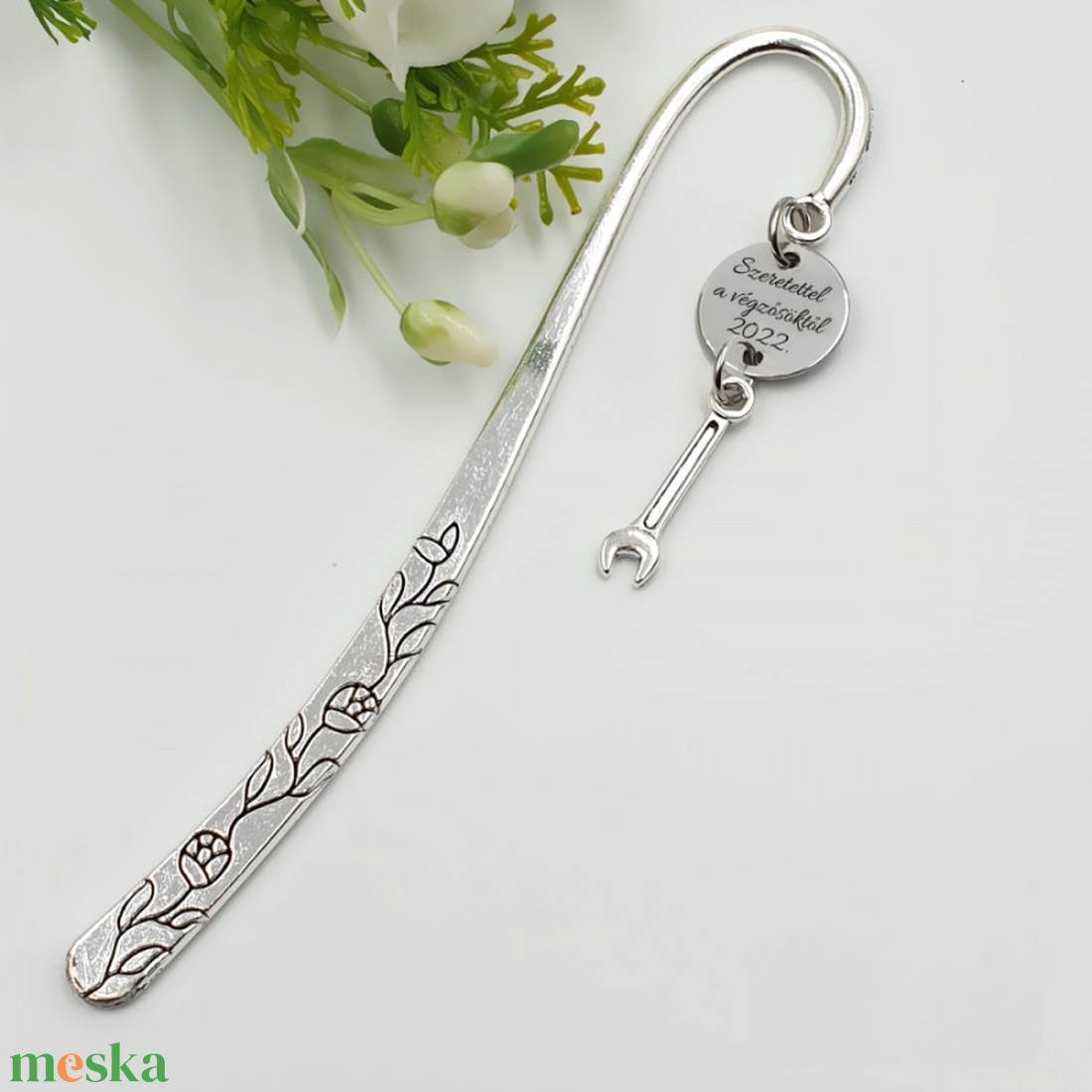 Technika tanároknak ajándék - Gravírozott könyvjelző egyedi felirattal, villáskulcs charmmal - könyv & zene - könyvjelző - Meska.hu