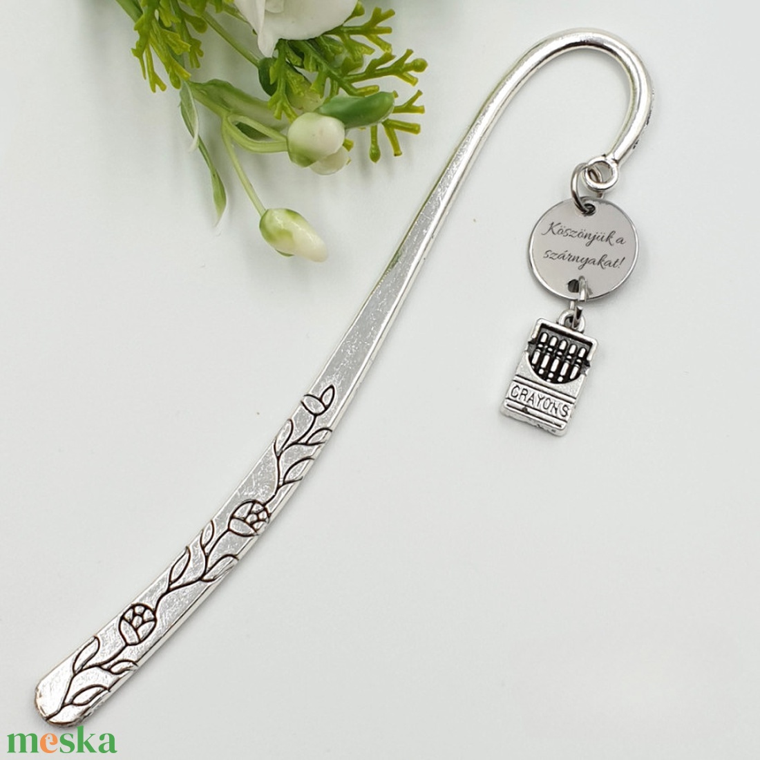 Rajz tanároknak ajándék - Gravírozott könyvjelző egyedi felirattal, zsírkréta charmmal - könyv & zene - könyvjelző - Meska.hu