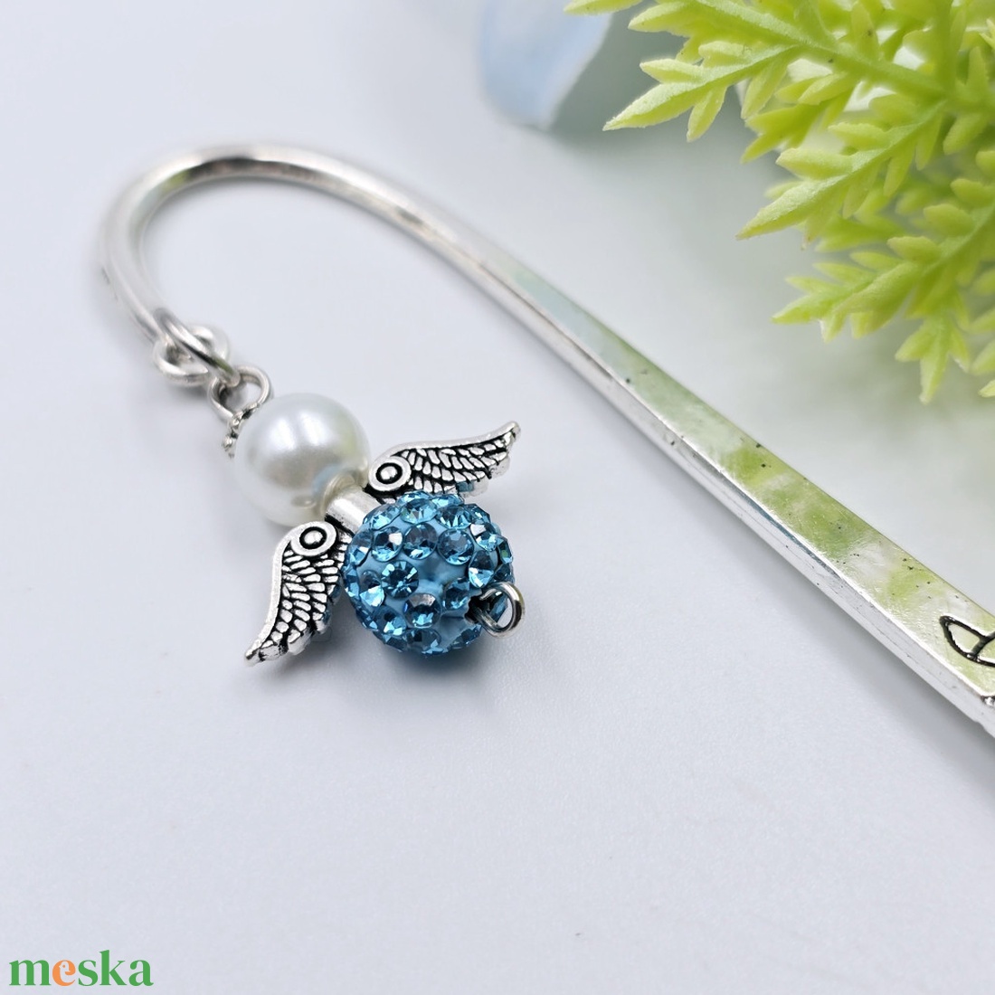 Türkizkék-fehér shamballa- és teklagyöngy angyalkás könyvjelző - könyv & zene - könyvjelző - Meska.hu