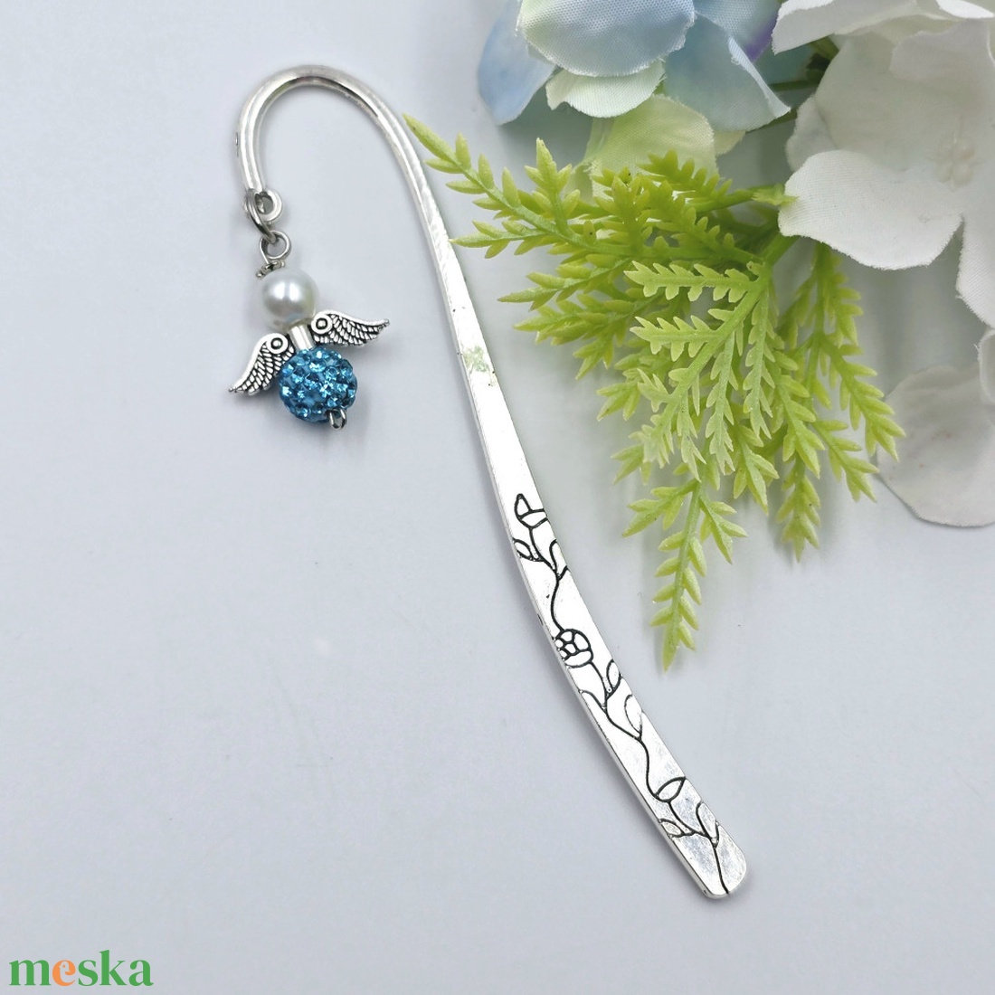 Türkizkék-fehér shamballa- és teklagyöngy angyalkás könyvjelző - könyv & zene - könyvjelző - Meska.hu