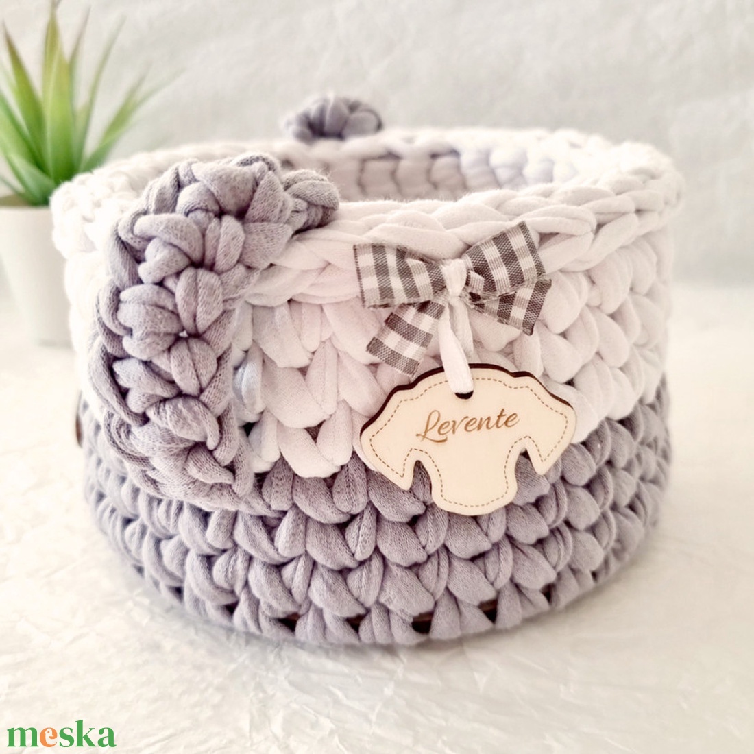 Horgolt kutya tárolókosár egyedi felirattal. Ajándék gyerekeknek - baba - mama - babaszobabútor - játéktároló - Meska.hu