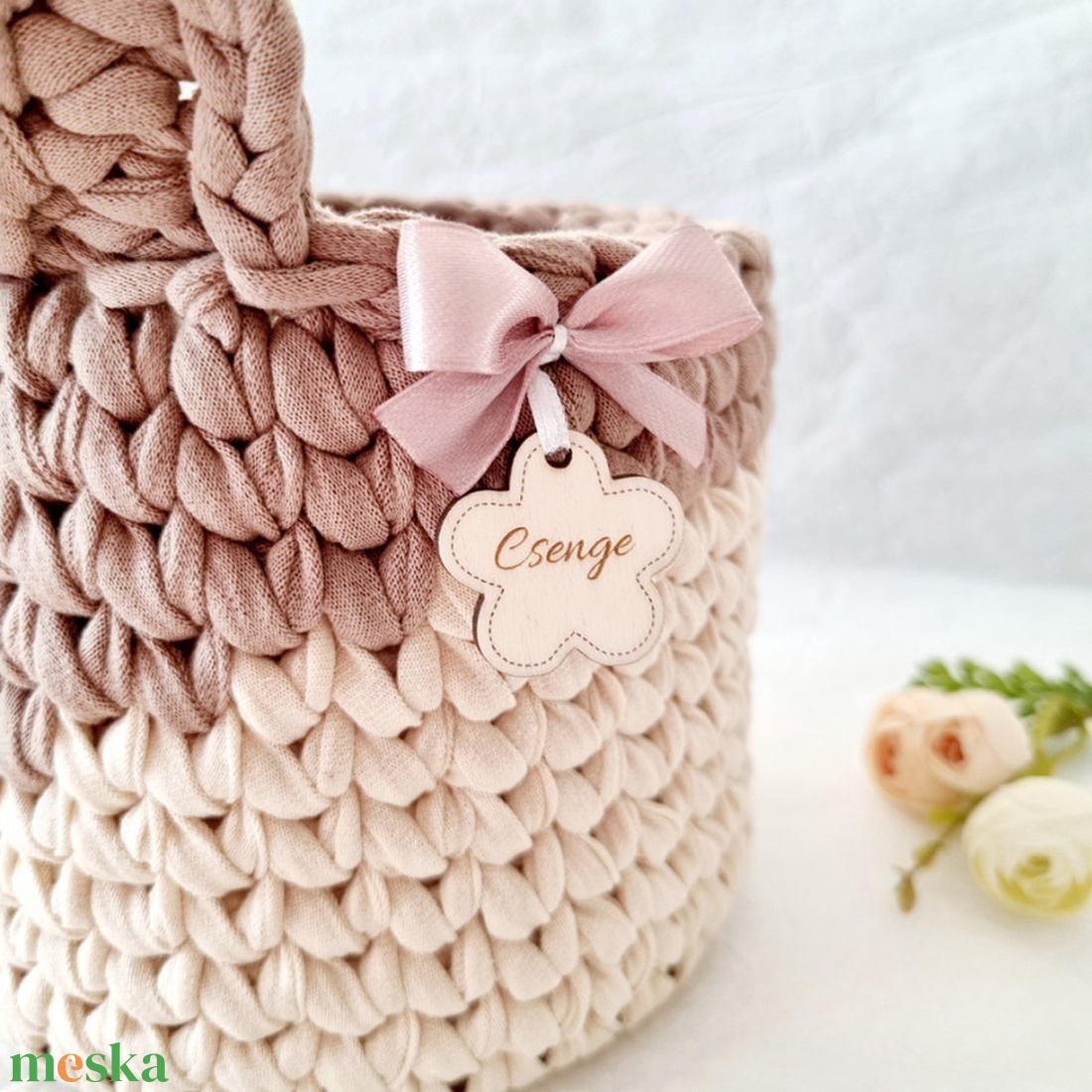 Horgolt szarvas tárolókosár egyedi felirattal. Ajándék gyerekeknek - baba - mama - babaszobabútor - játéktároló - Meska.hu