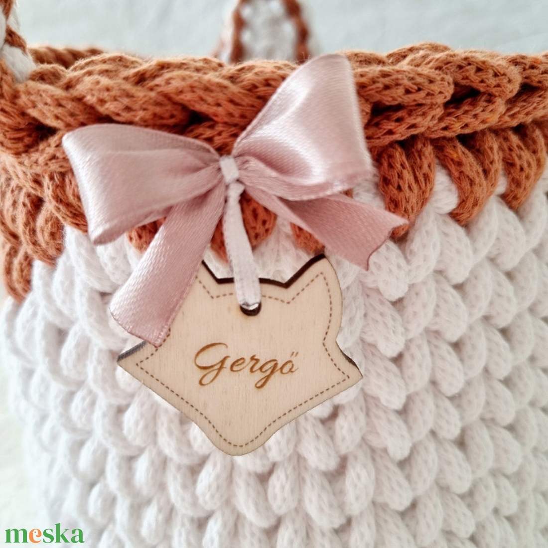 Horgolt róka tárolókosár egyedi felirattal. Ajándék gyerekeknek - baba - mama - babaszobabútor - játéktároló - Meska.hu