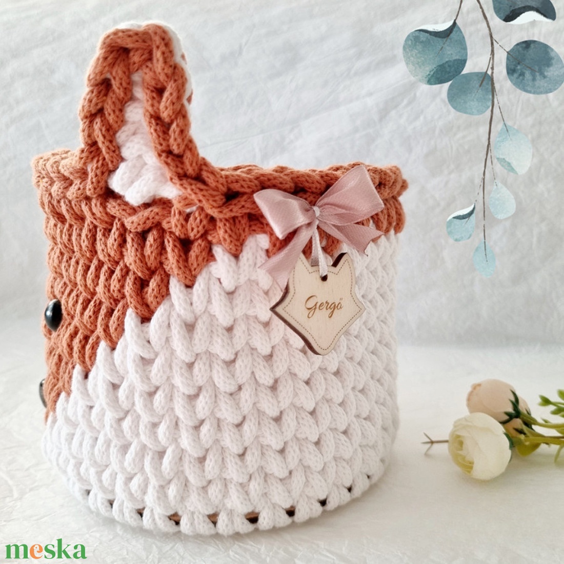 Horgolt róka tárolókosár egyedi felirattal. Ajándék gyerekeknek - baba - mama - babaszobabútor - játéktároló - Meska.hu