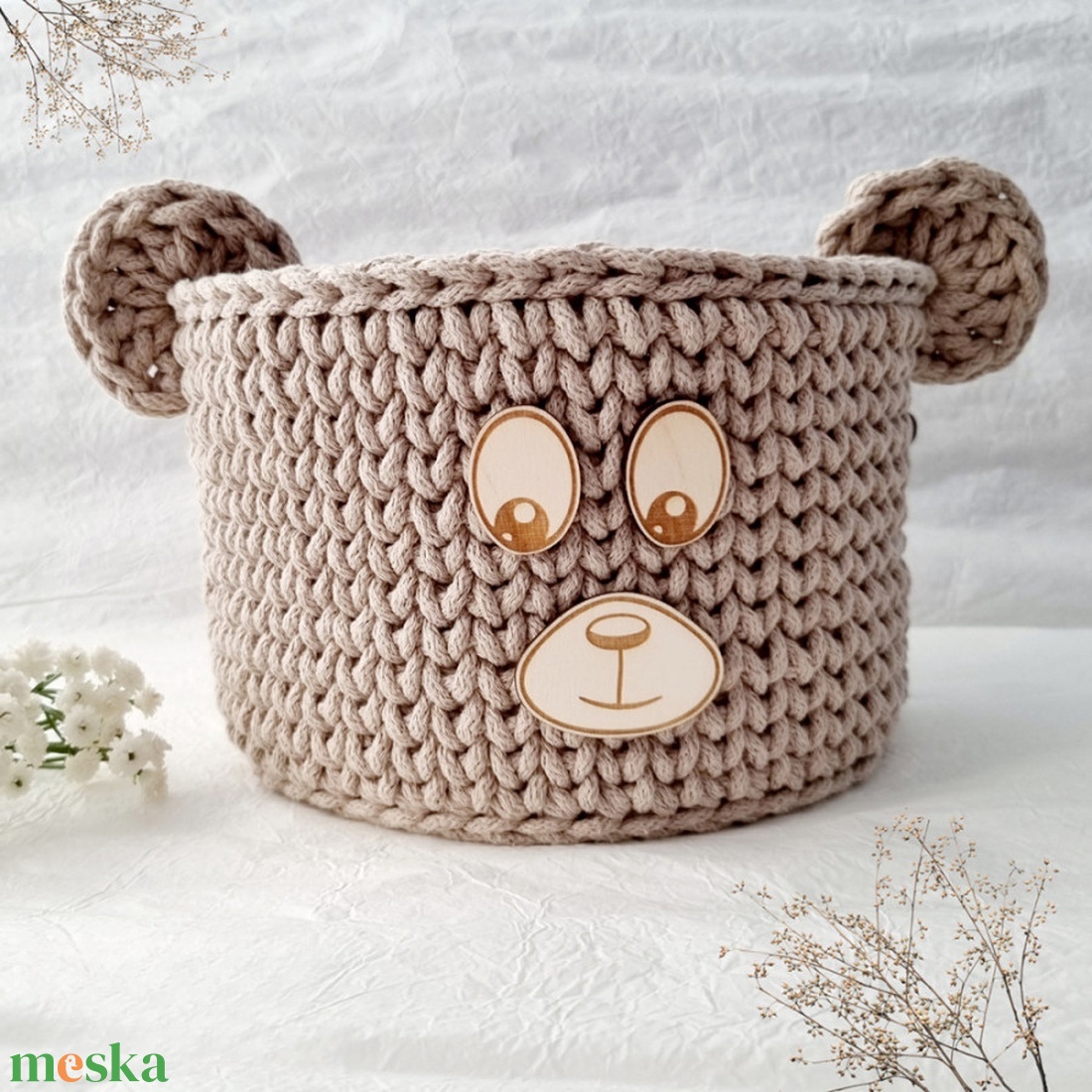 Horgolt nagy maci tárolókosár egyedi felirattal. Ajándék gyerekeknek - baba - mama - babaszobabútor - játéktároló - Meska.hu