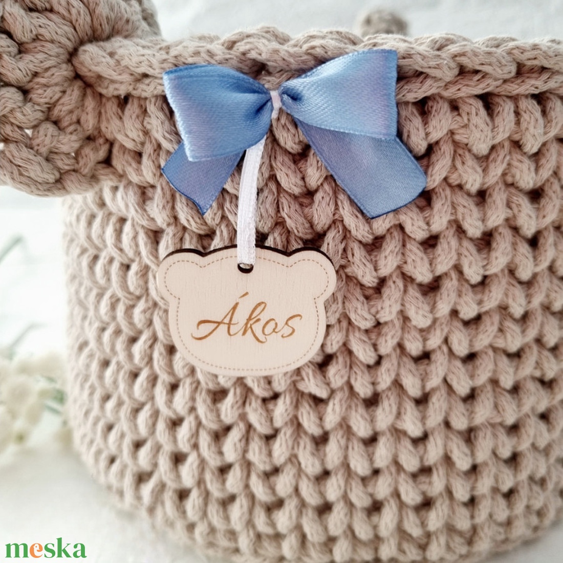 Horgolt nagy maci tárolókosár egyedi felirattal. Ajándék gyerekeknek - baba - mama - babaszobabútor - játéktároló - Meska.hu