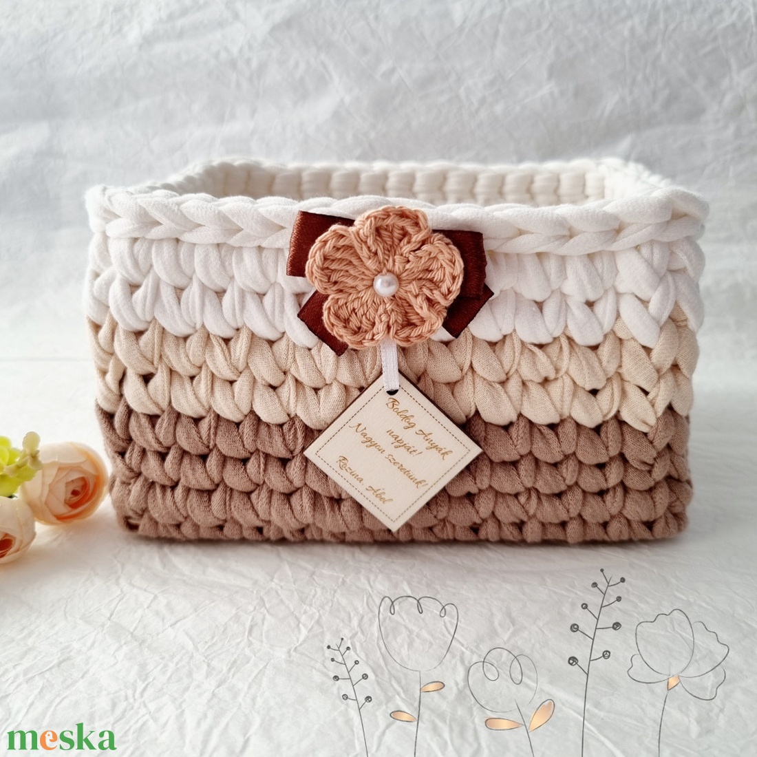 Horgolt tárolókosár egyedi felirattal. Ajándék anyák napjára - otthon & életmód - tárolás & rendszerezés - tárolókosár - Meska.hu