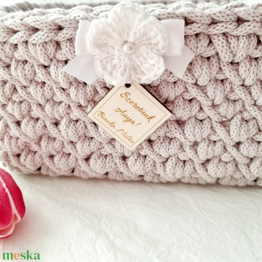 Horgolt tárolókosár egyedi felirattal. Ajándék anyák napjára - otthon & életmód - tárolás & rendszerezés - tárolókosár - Meska.hu