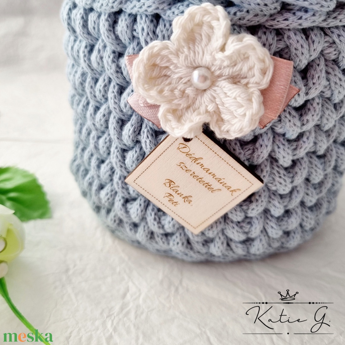 Horgolt tárolókosár egyedi felirattal. Ajándék anyák napjára - otthon & életmód - tárolás & rendszerezés - tárolókosár - Meska.hu