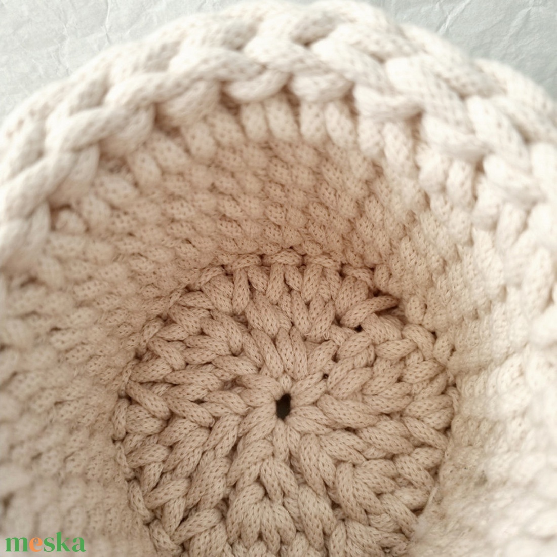 Horgolt tárolókosár egyedi felirattal. Ajándék anyák napjára - otthon & életmód - tárolás & rendszerezés - tárolókosár - Meska.hu