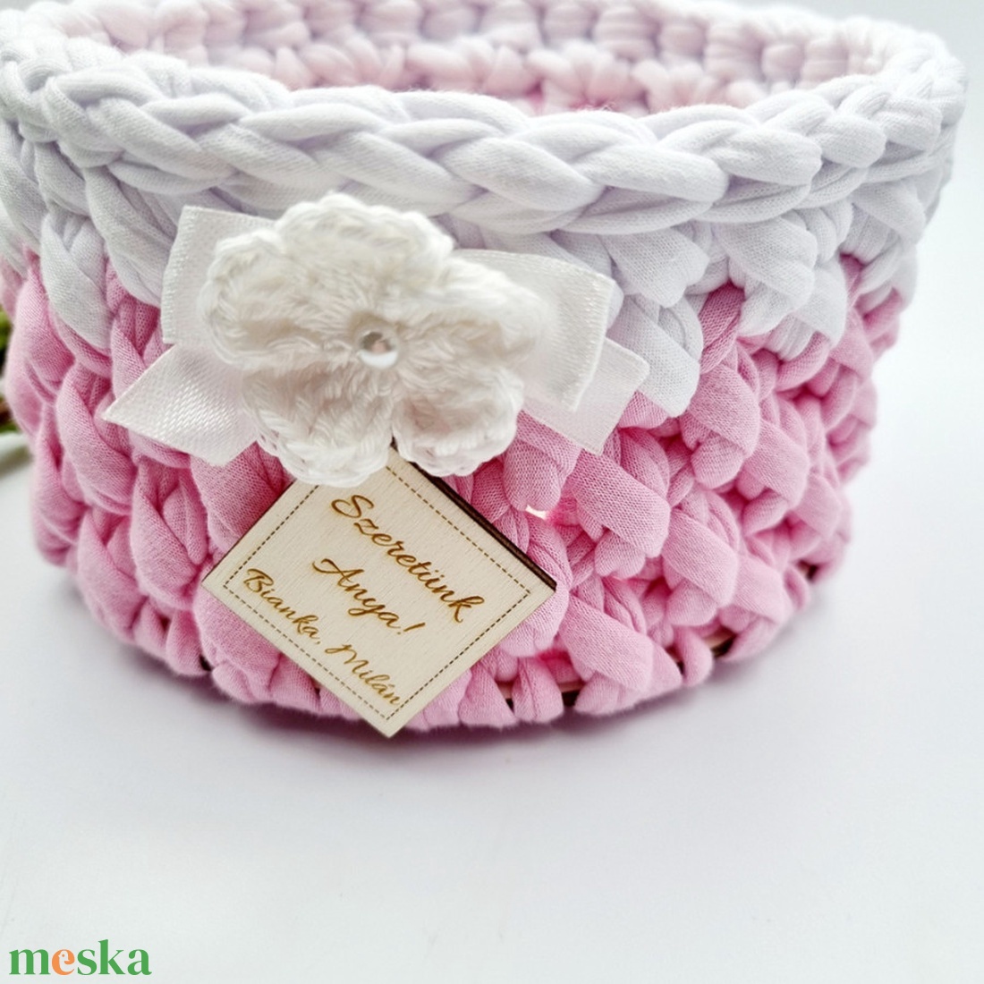 Horgolt tárolókosár egyedi felirattal. Ajándék anyák napjára - otthon & életmód - tárolás & rendszerezés - tárolókosár - Meska.hu