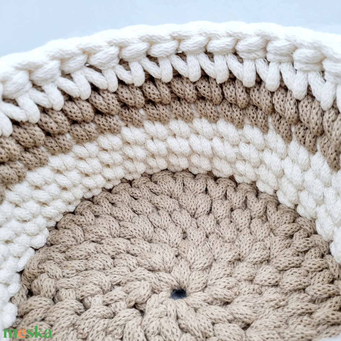 Horgolt tárolókosár egyedi felirattal. Ajándék anyák napjára - otthon & életmód - tárolás & rendszerezés - tárolókosár - Meska.hu