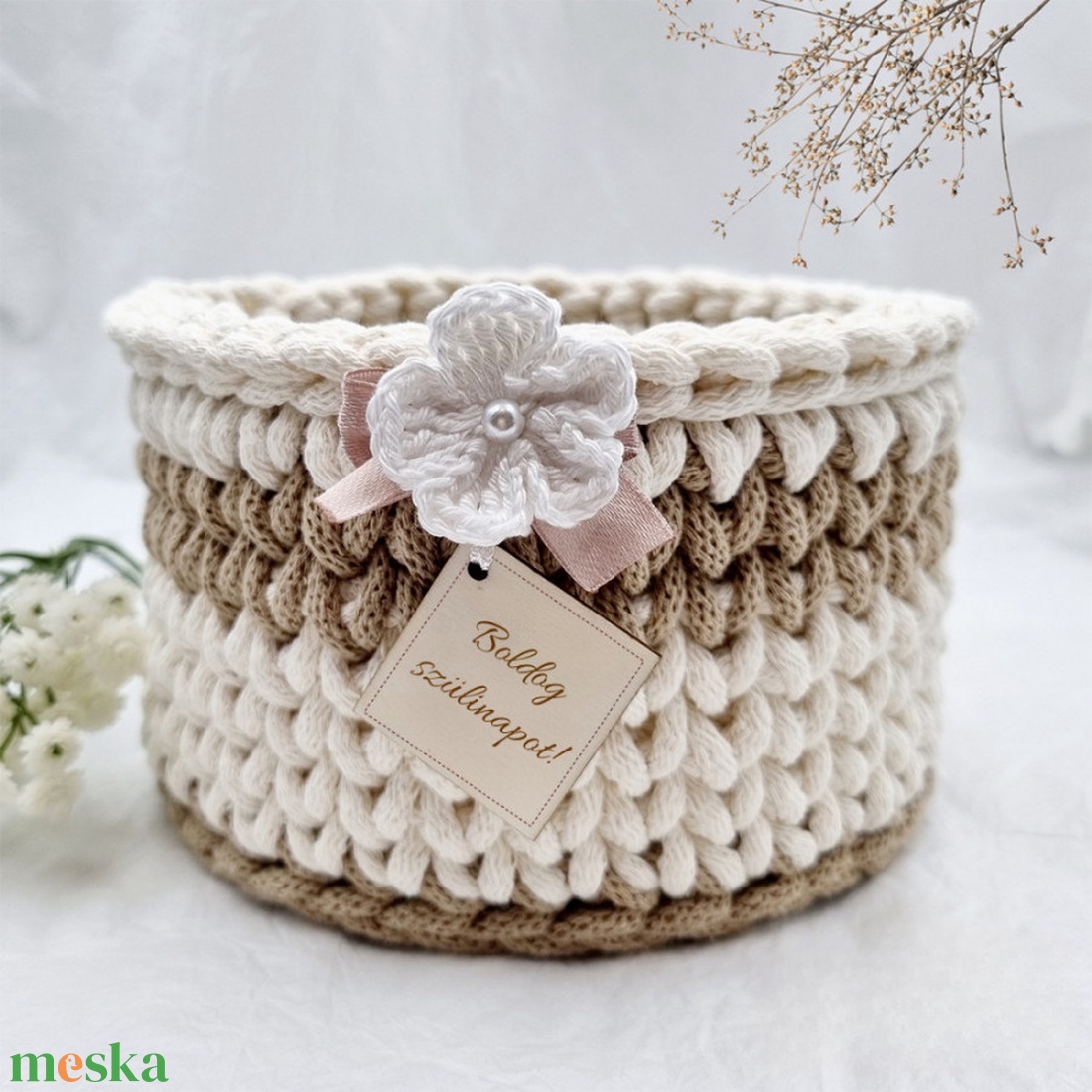 Horgolt tárolókosár egyedi felirattal. Ajándék anyák napjára - otthon & életmód - tárolás & rendszerezés - tárolókosár - Meska.hu