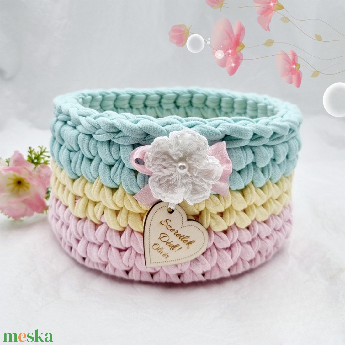 Horgolt tárolókosár egyedi felirattal. Ajándék anyák napjára - otthon & életmód - tárolás & rendszerezés - tárolókosár - Meska.hu