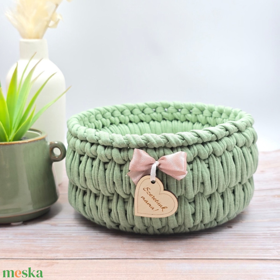 Horgolt tárolókosár egyedi felirattal. Ajándék anyák napjára - otthon & életmód - tárolás & rendszerezés - tárolókosár - Meska.hu