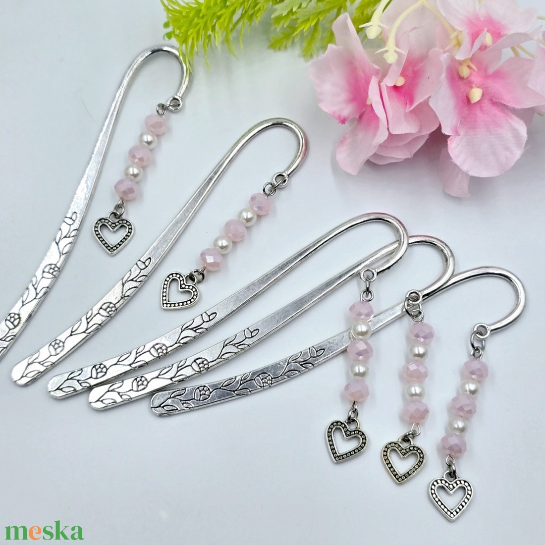 Juliet - 5 darabos könyvjelzőcsomag csillogó rózsaszín csiszolt gyöngyökkel, szív charmmal - könyv & zene - könyvjelző - Meska.hu