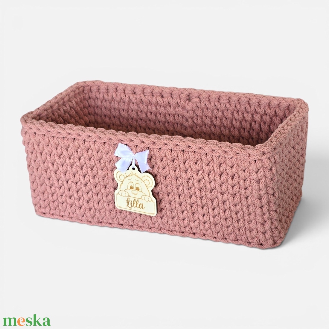Horgolt pelenkatartó egyedi névvel, macis bilétával - baba - mama - pelenkázó, babafürdető kellékek - pelenkatároló (kosár, fali) - Meska.hu
