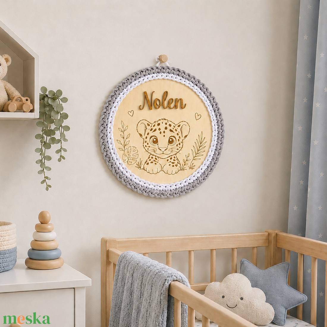 Horgolt párducos ajtódísz, névtábla egyedi névvel - baba - mama - babaszoba dekoráció - baba névtábla - Meska.hu