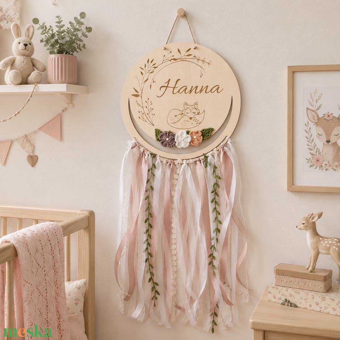 Ajtódísz, falidísz egyedi névvel, horgolt virágokkal - róka - baba - mama - babaszoba dekoráció - baba névtábla - Meska.hu