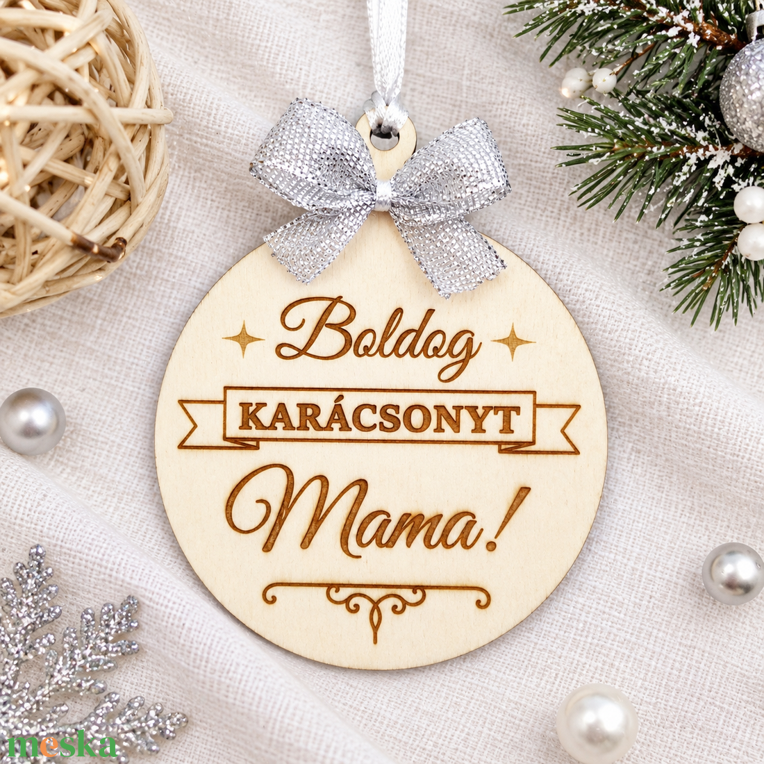 Gravírozott fa karácsonyfadísz egyedi névvel � karácsonyi díszítő motívumokkal - karácsony - karácsonyi lakásdekoráció - karácsonyfadíszek - Meska.hu