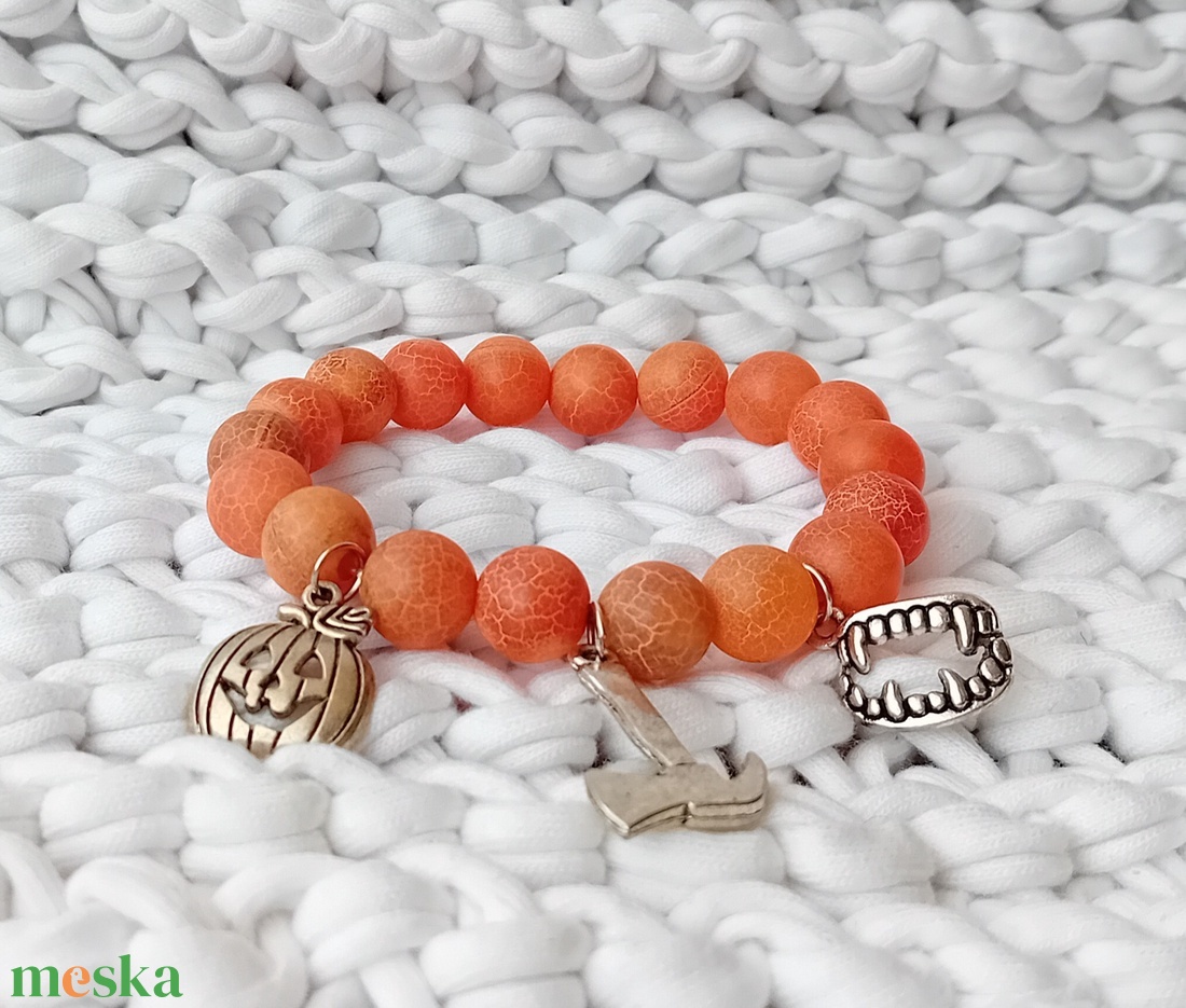 Halloween a hátborzongató esemény karkötője - ékszer - karkötő - karkötő medállal - Meska.hu Halloween a hátborzongató esemény karkötője - ékszer - karkötő - karkötő medállal - Meska.hu