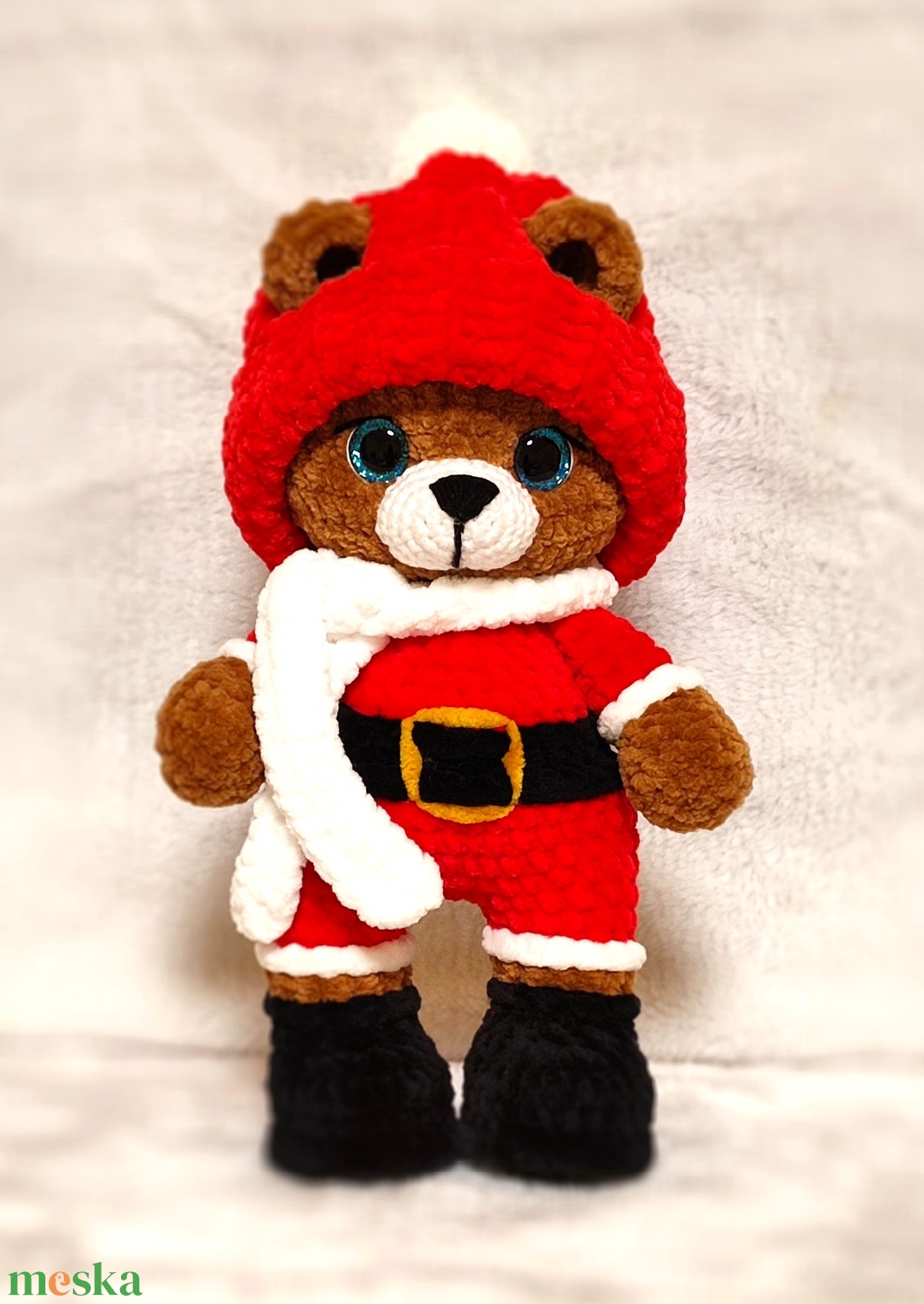 Horgolt maci mikulás ruhában - játék & sport - plüssállat & játékfigura - plüss mesefigurák - Meska.hu