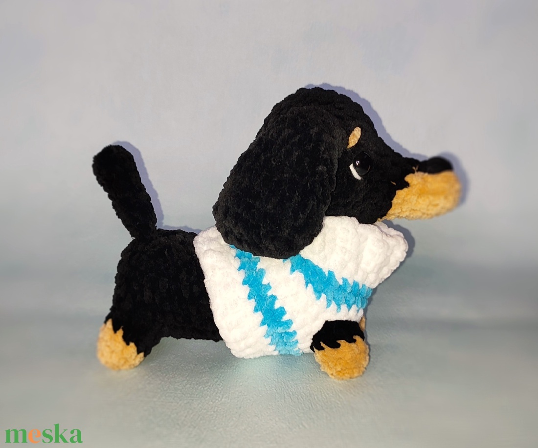 Horgolt plüss tacskó - játék & sport - plüssállat & játékfigura - kutya - Meska.hu