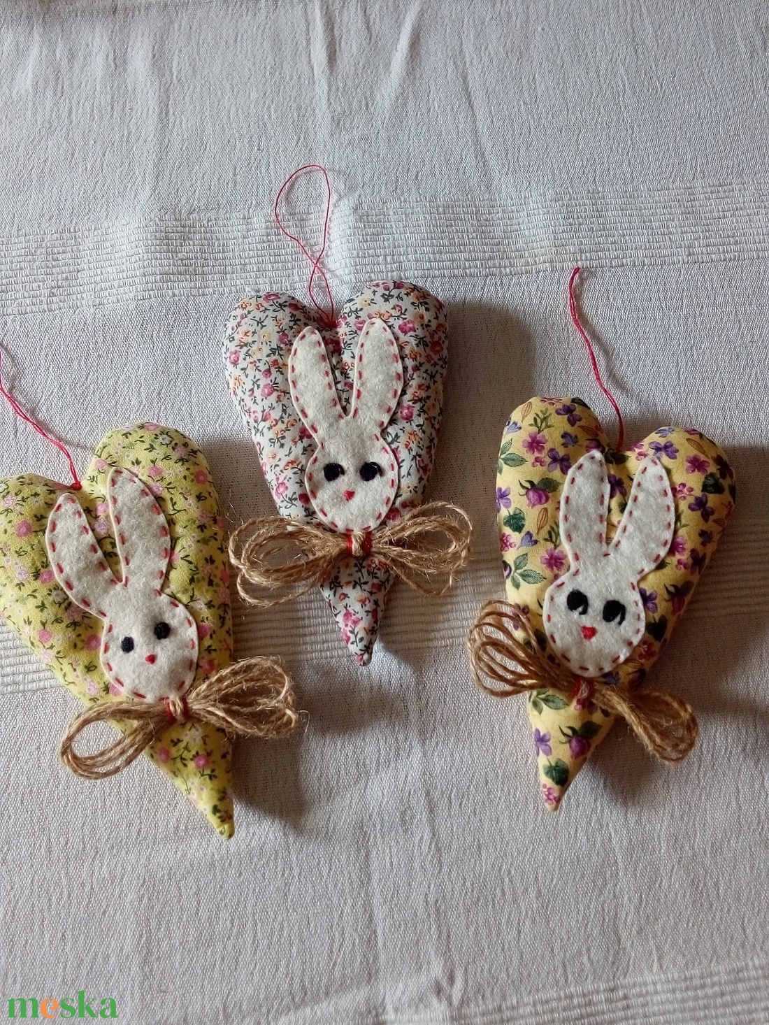 Húsvéti nyuszikás szivek függődísz - otthon & életmód - dekoráció - fali és függő dekoráció - függődísz - Meska.hu