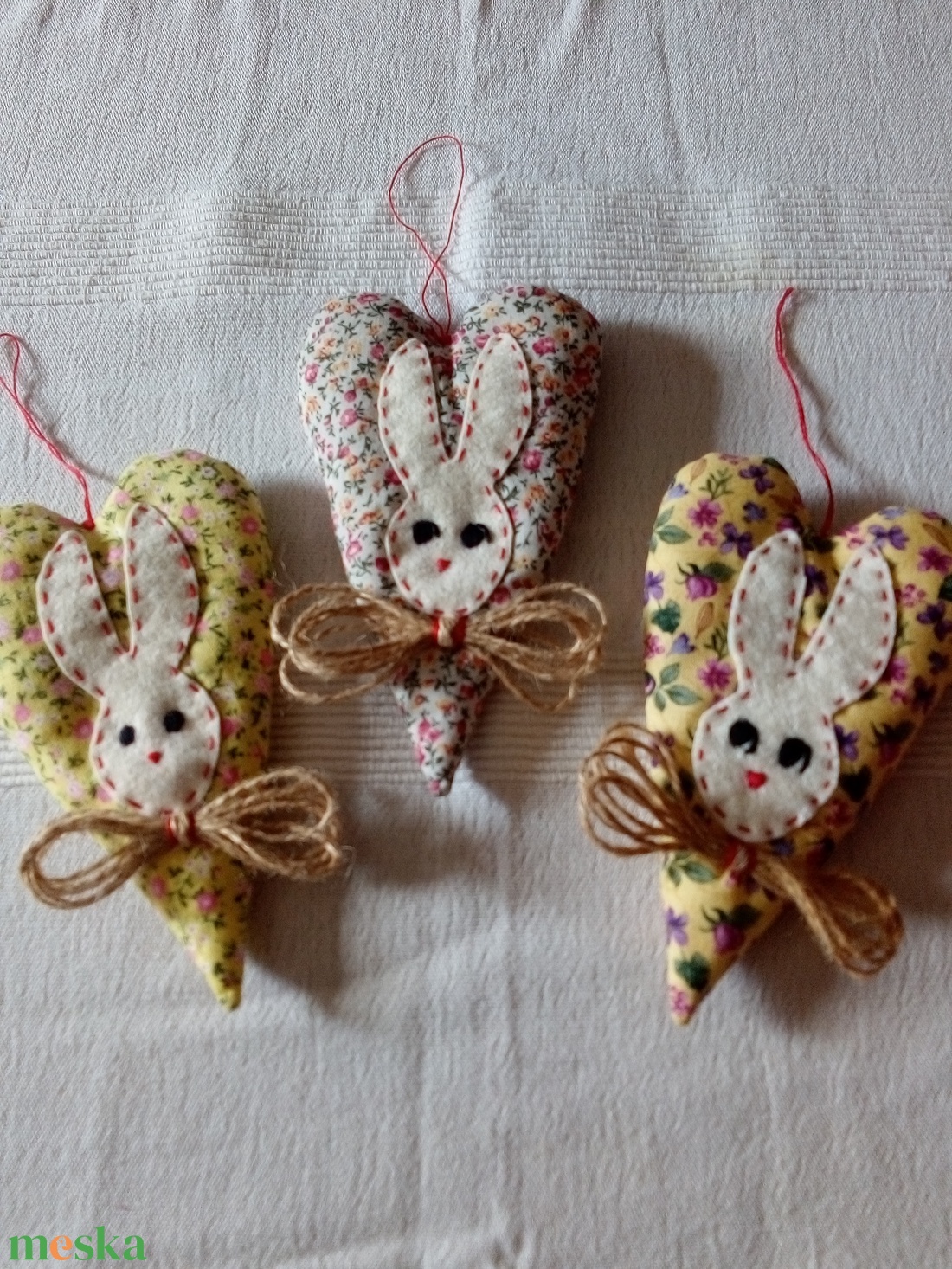 Húsvéti nyuszikás szivek függődísz - otthon & életmód - dekoráció - fali és függő dekoráció - függődísz - Meska.hu