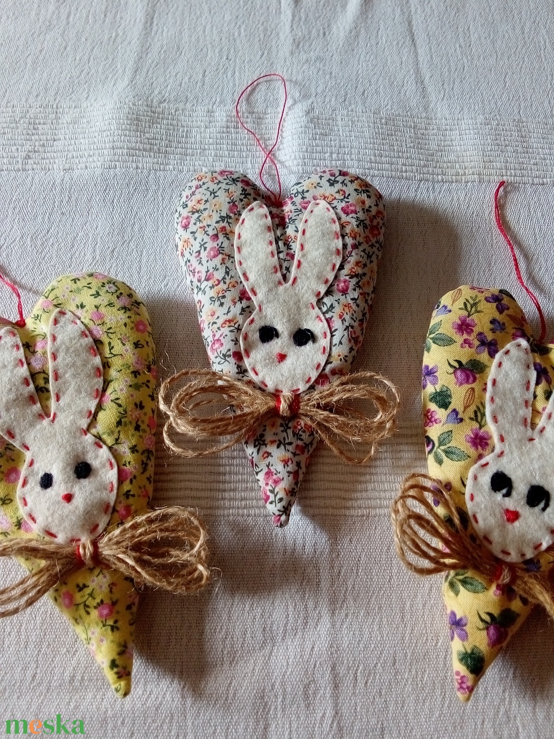 Húsvéti nyuszikás szivek függődísz - otthon & életmód - dekoráció - fali és függő dekoráció - függődísz - Meska.hu