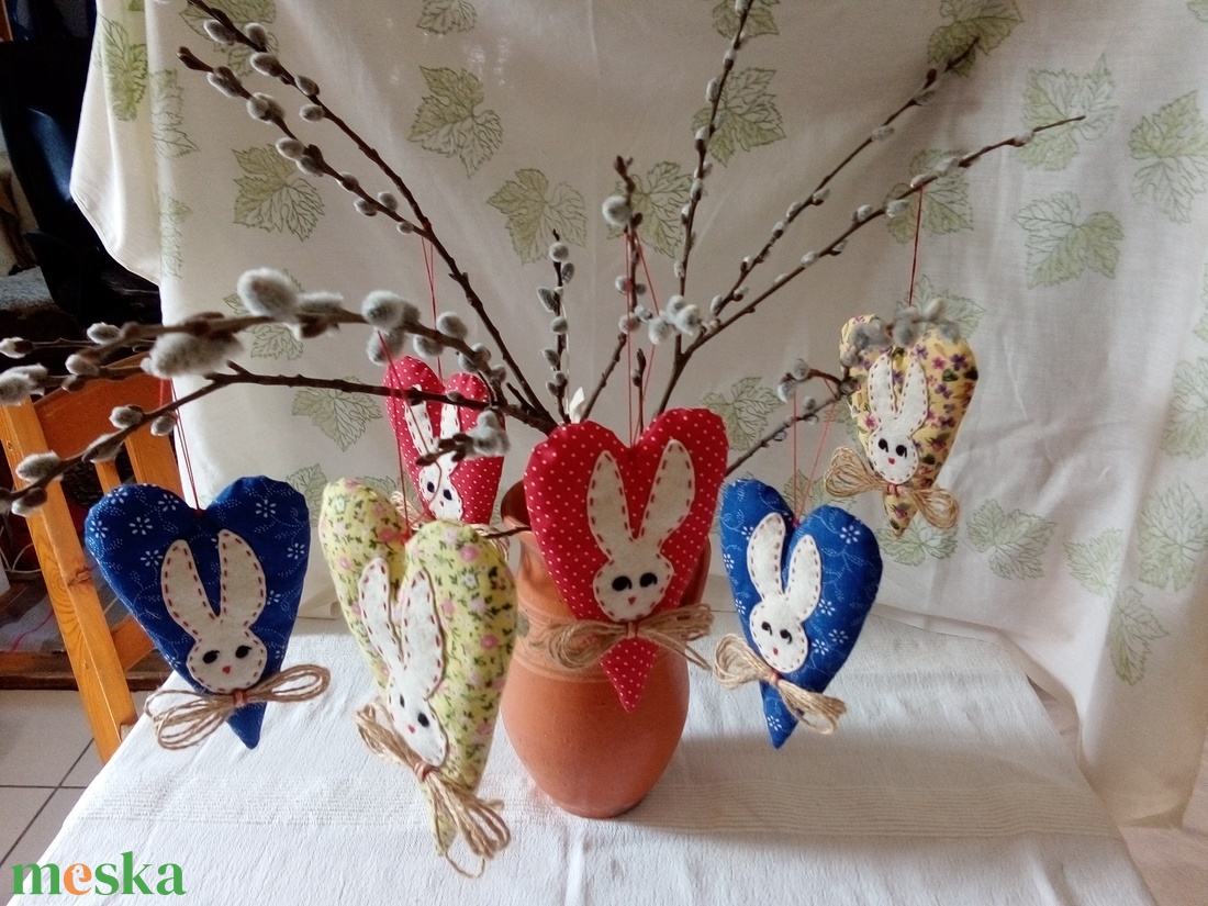 Húsvéti nyuszikás szívek függődísz - otthon & életmód - dekoráció - fali és függő dekoráció - függődísz - Meska.hu