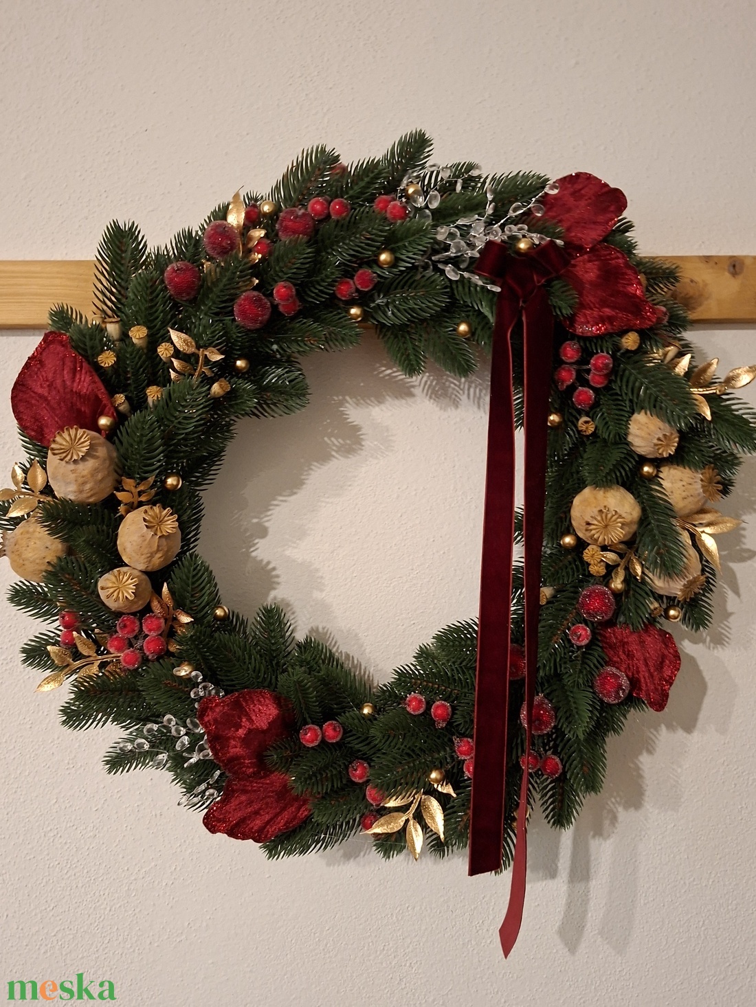 Nagyméretű, gazdagon díszített piros és arany színű kopogtató  - karácsony - karácsonyi lakásdekoráció - karácsonyi ajtódíszek - Meska.hu