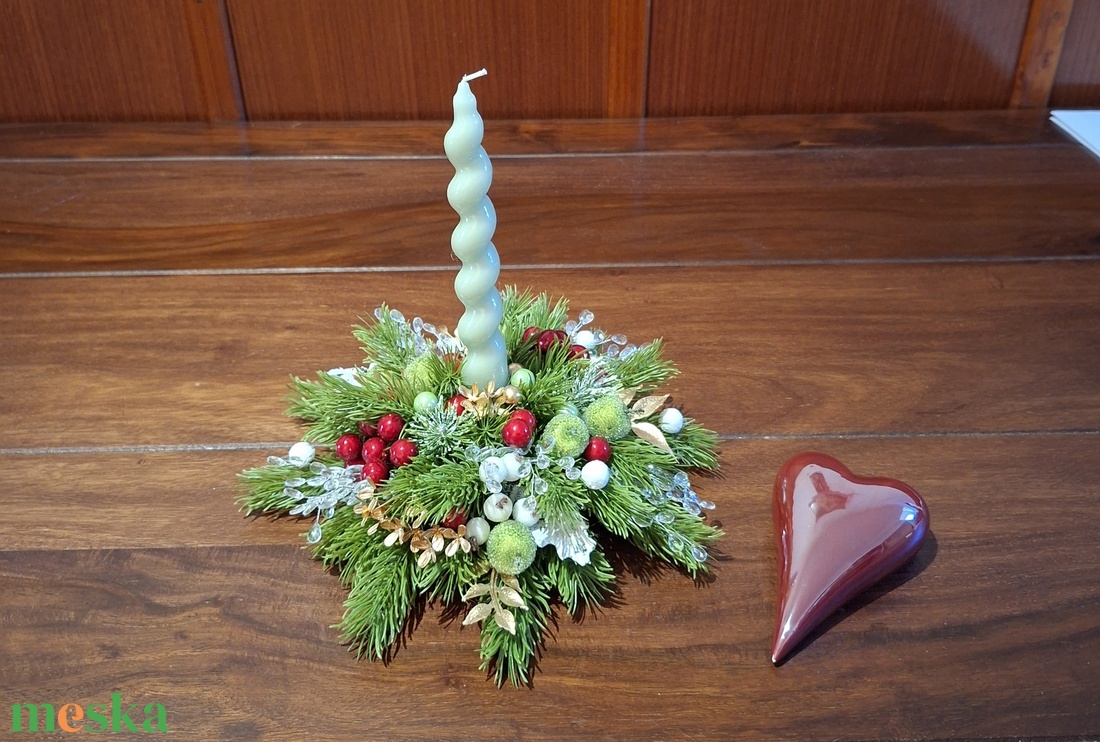 Gazdagon díszített karácsonyi asztali dekoráció 1 gyertyával - karácsony - karácsonyi lakásdekoráció - karácsonyi lakásdíszek - Meska.hu