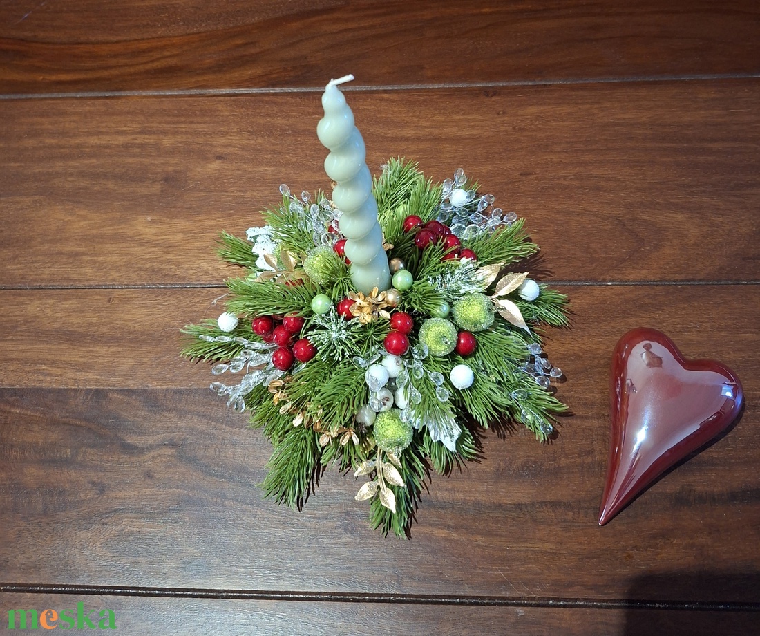 Gazdagon díszített karácsonyi asztali dekoráció 1 gyertyával - karácsony - karácsonyi lakásdekoráció - karácsonyi lakásdíszek - Meska.hu