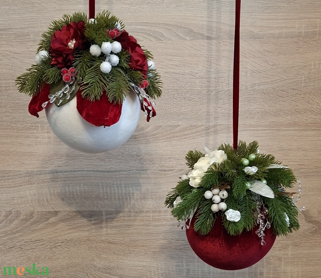 Nagyméretű bársonnyal bevont, gazdagon díszített függeszthető karácsonyi dekoráció  - karácsony - karácsonyi lakásdekoráció - karácsonyi lakásdíszek - Meska.hu