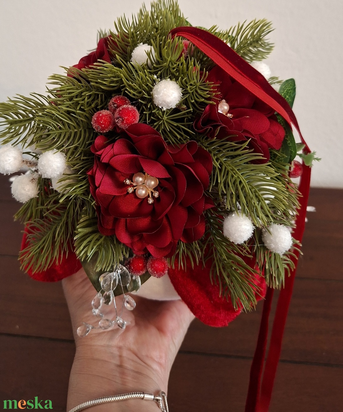 Nagyméretű bársonnyal bevont, gazdagon díszített függeszthető karácsonyi dekoráció  - karácsony - karácsonyi lakásdekoráció - karácsonyi lakásdíszek - Meska.hu