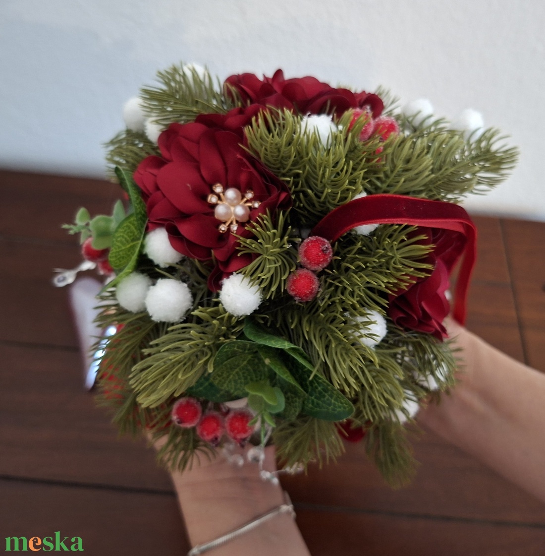 Nagyméretű bársonnyal bevont, gazdagon díszített függeszthető karácsonyi dekoráció  - karácsony - karácsonyi lakásdekoráció - karácsonyi lakásdíszek - Meska.hu