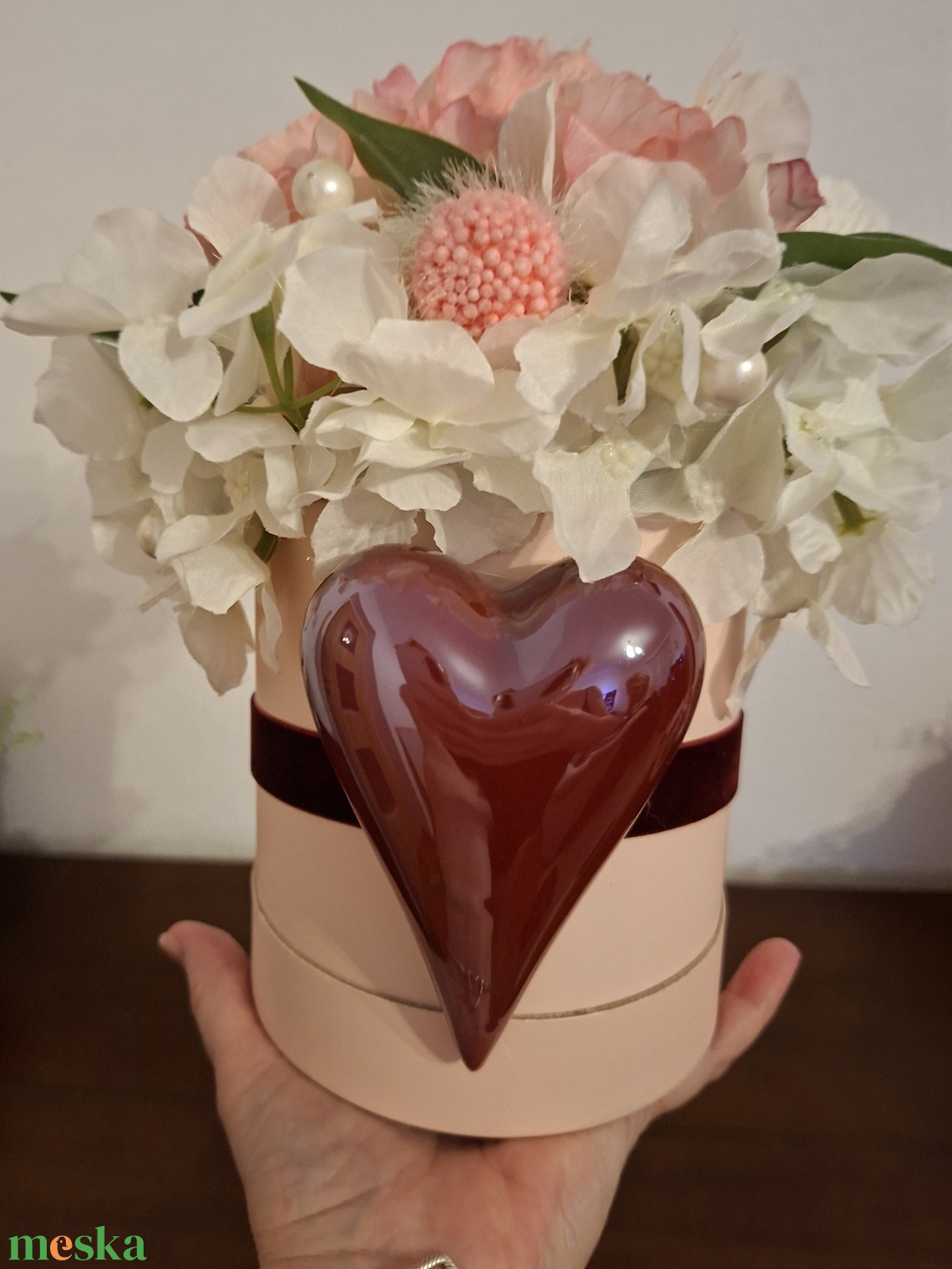 Nagy porcelán szívvel díszített virágbox  - otthon & életmód - dekoráció - asztal és polc dekoráció - díszdoboz - Meska.hu