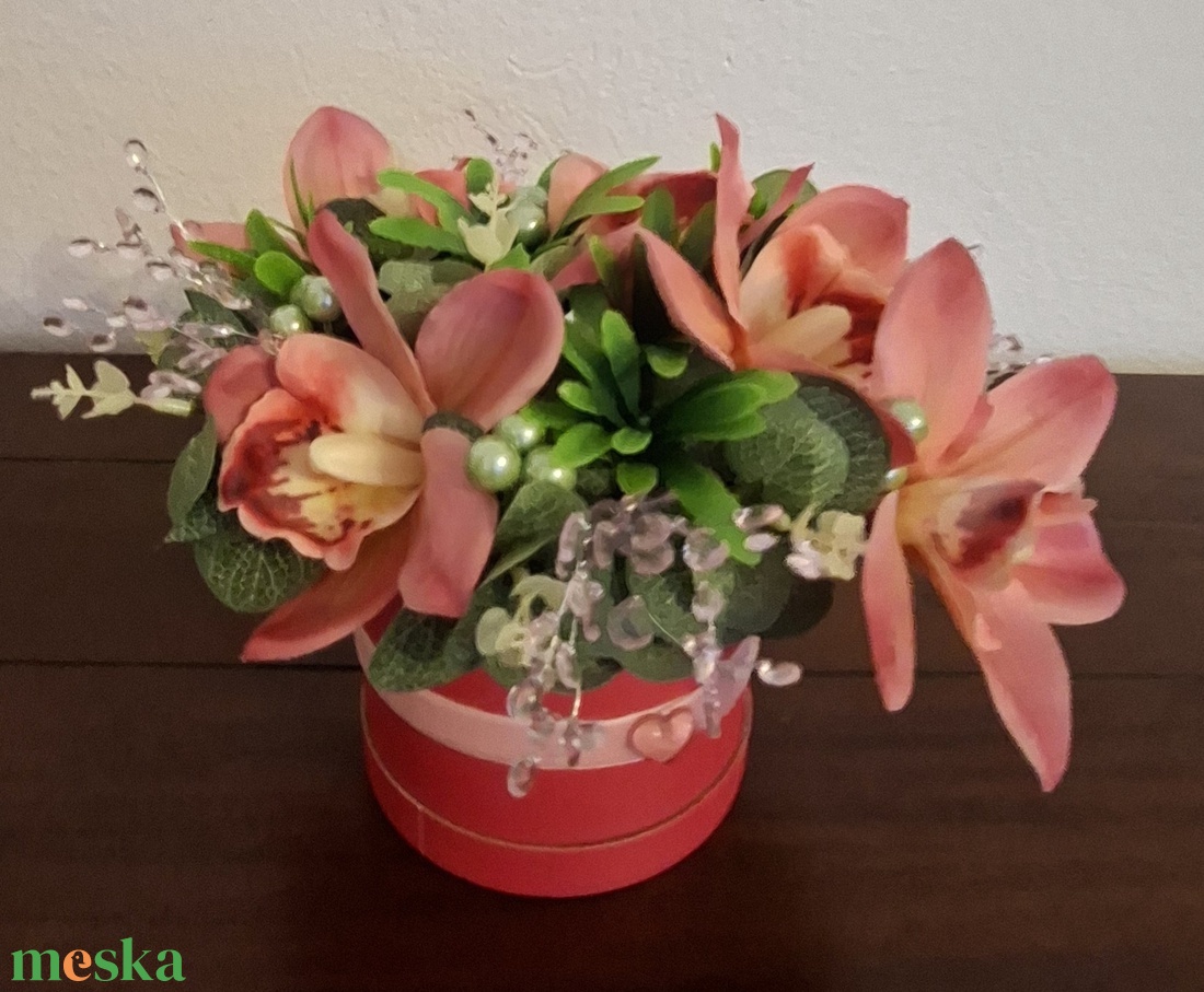 Pink színű virágboxba készített elegáns, ajándékdoboz. - otthon & életmód - dekoráció - asztal és polc dekoráció - díszdoboz - Meska.hu