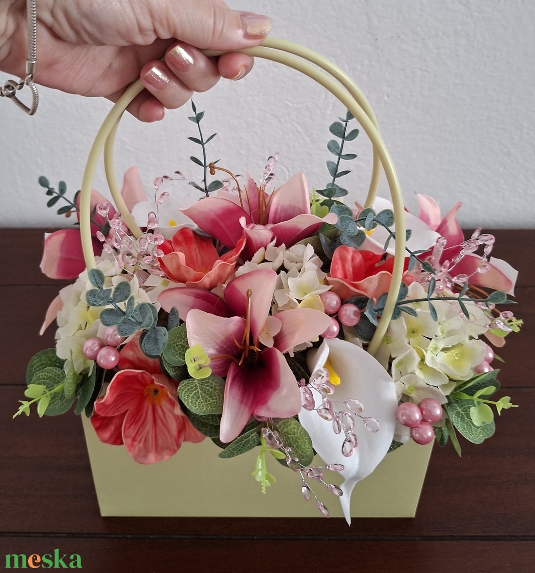 Vidám, elegáns ballagási, születésnapi, névnapi virágtáska. - otthon & életmód - virágdekoráció - virágok - virágbox - Meska.hu