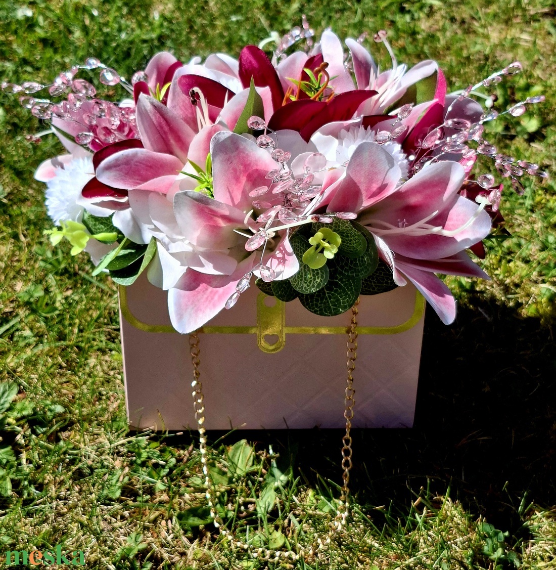 Gazdagon díszített ajándéktáska  - otthon & életmód - virágdekoráció - virágok - virágbox - Meska.hu