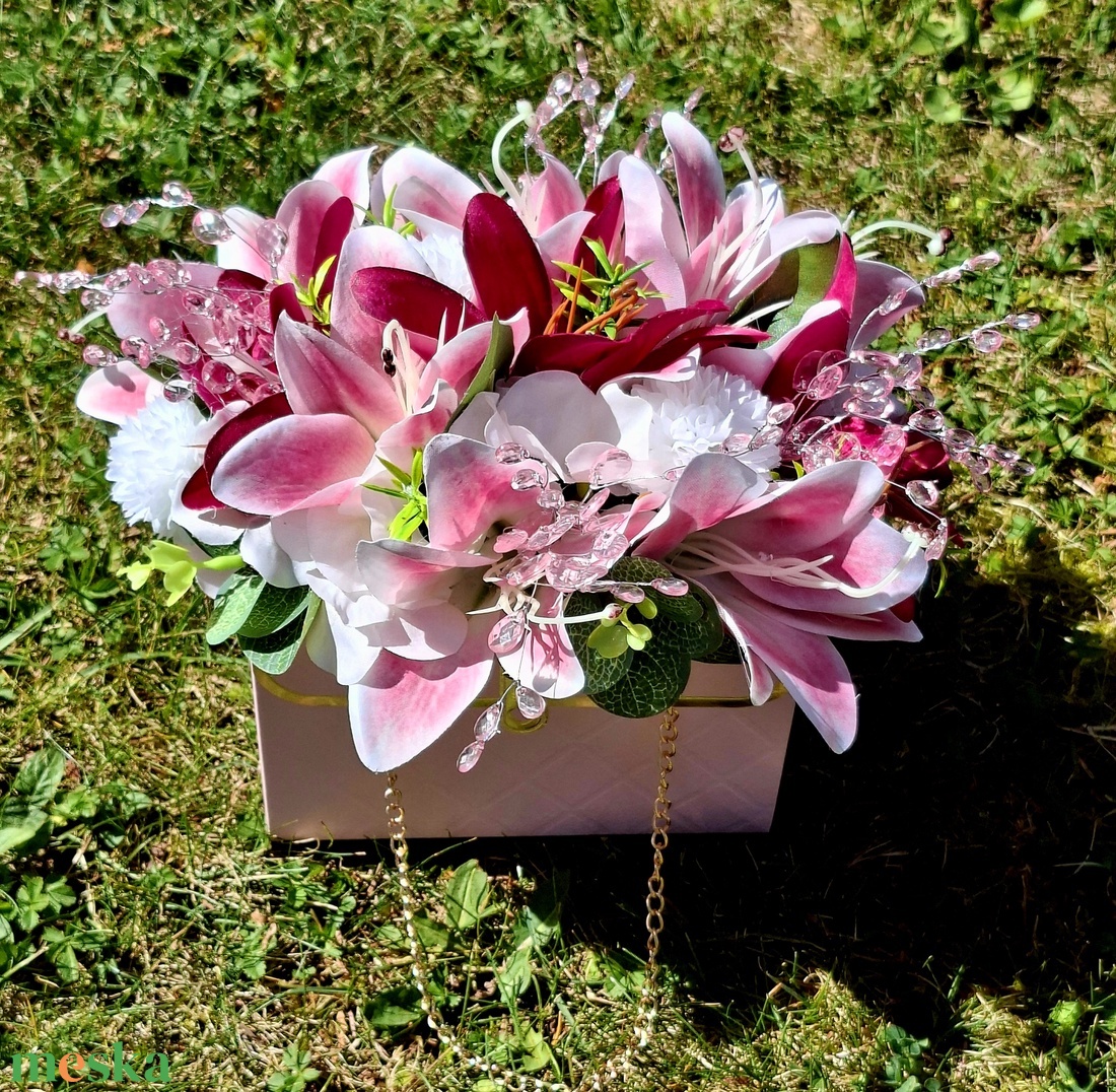 Gazdagon díszített ajándéktáska  - otthon & életmód - virágdekoráció - virágok - virágbox - Meska.hu