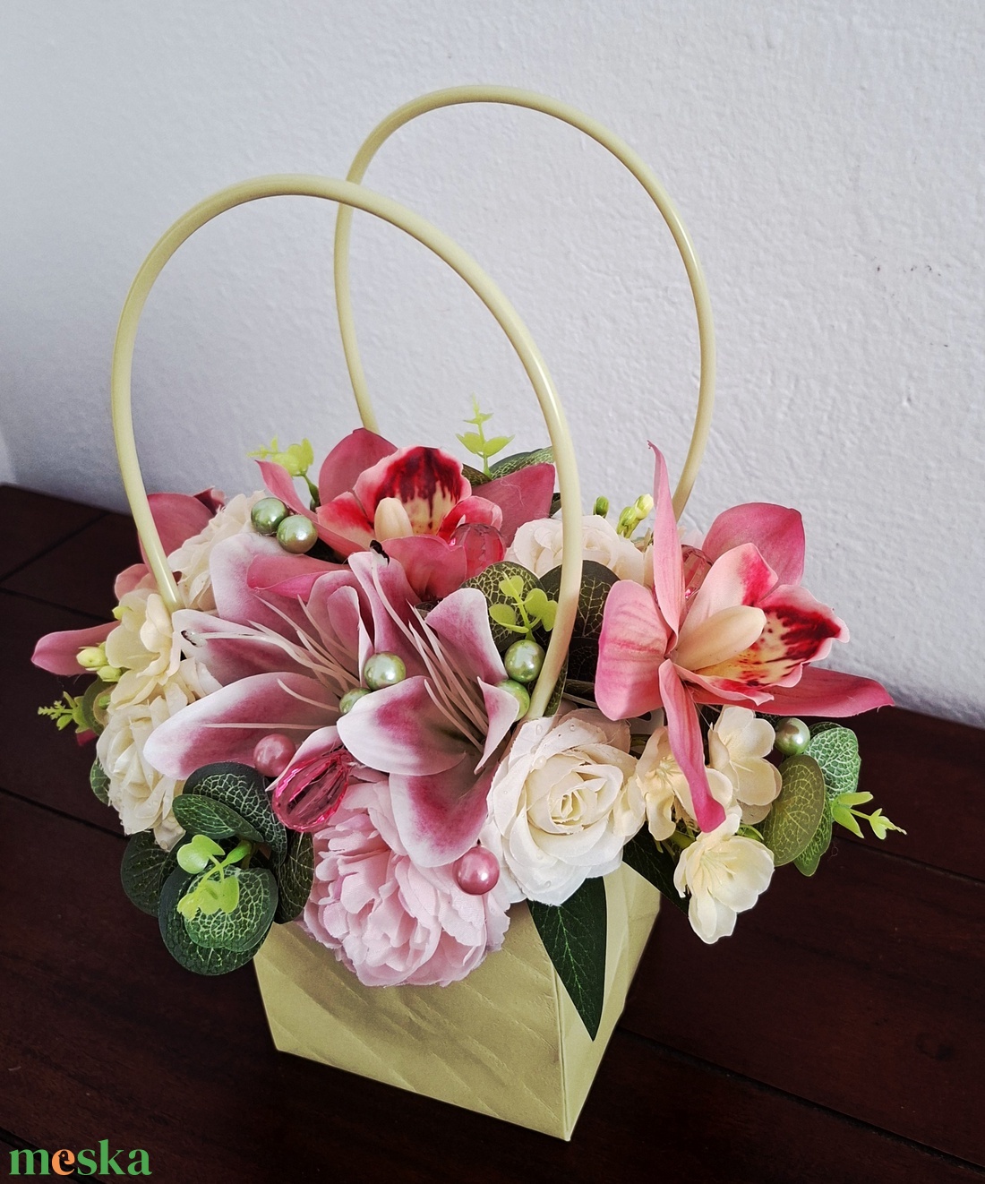 Kedves meglepetés virágtáska orchideákkal és liliomokkal - otthon & életmód - virágdekoráció - virágok - virágbox - Meska.hu