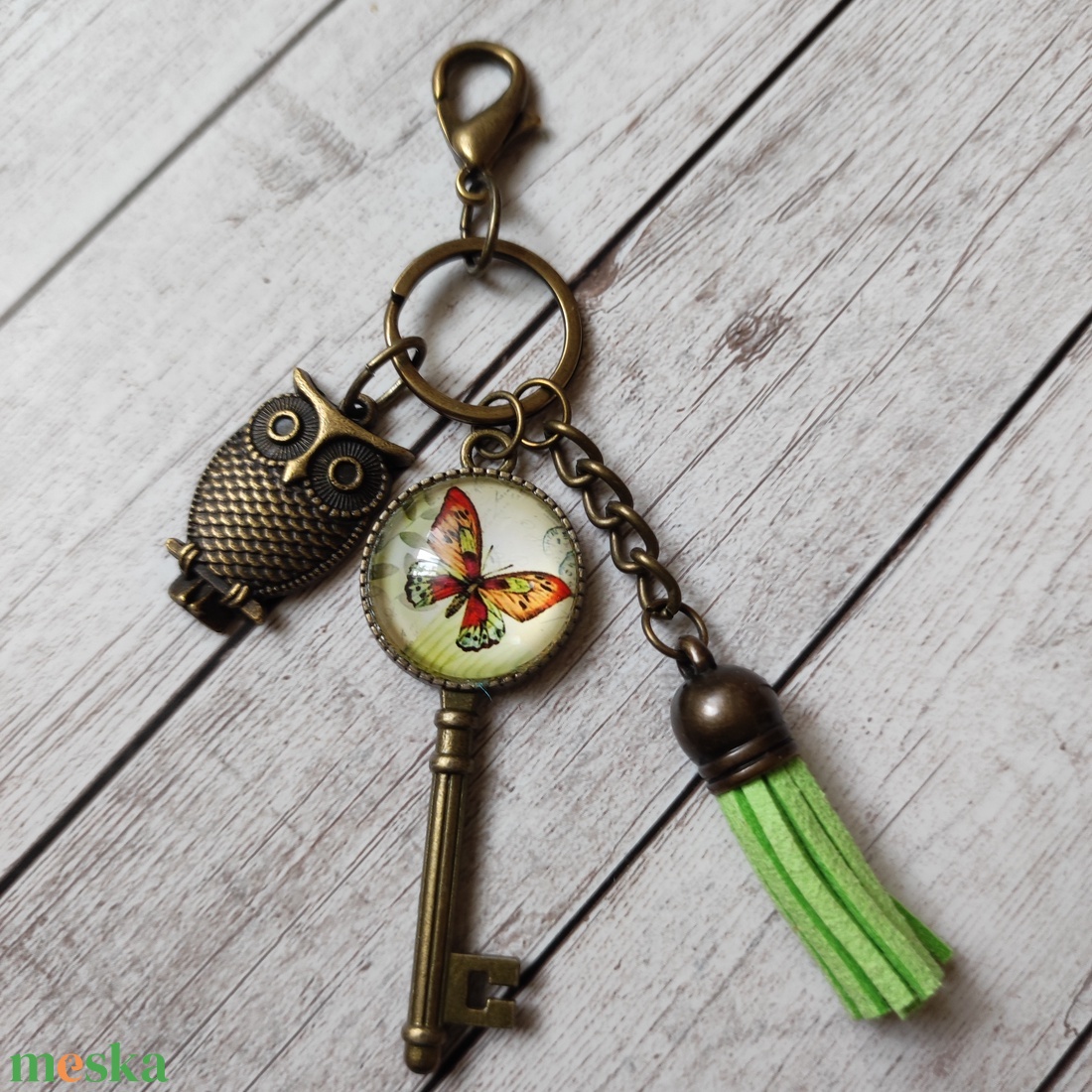 Lepke, bagoly - Üveglencsés bojtos kulcstartó vagy táskadísz - táska & tok - kulcstartó & táskadísz - kulcstartó - Meska.hu Lepke, bagoly - Üveglencsés bojtos kulcstartó vagy táskadísz - táska & tok - kulcstartó & táskadísz - kulcstartó - Meska.hu