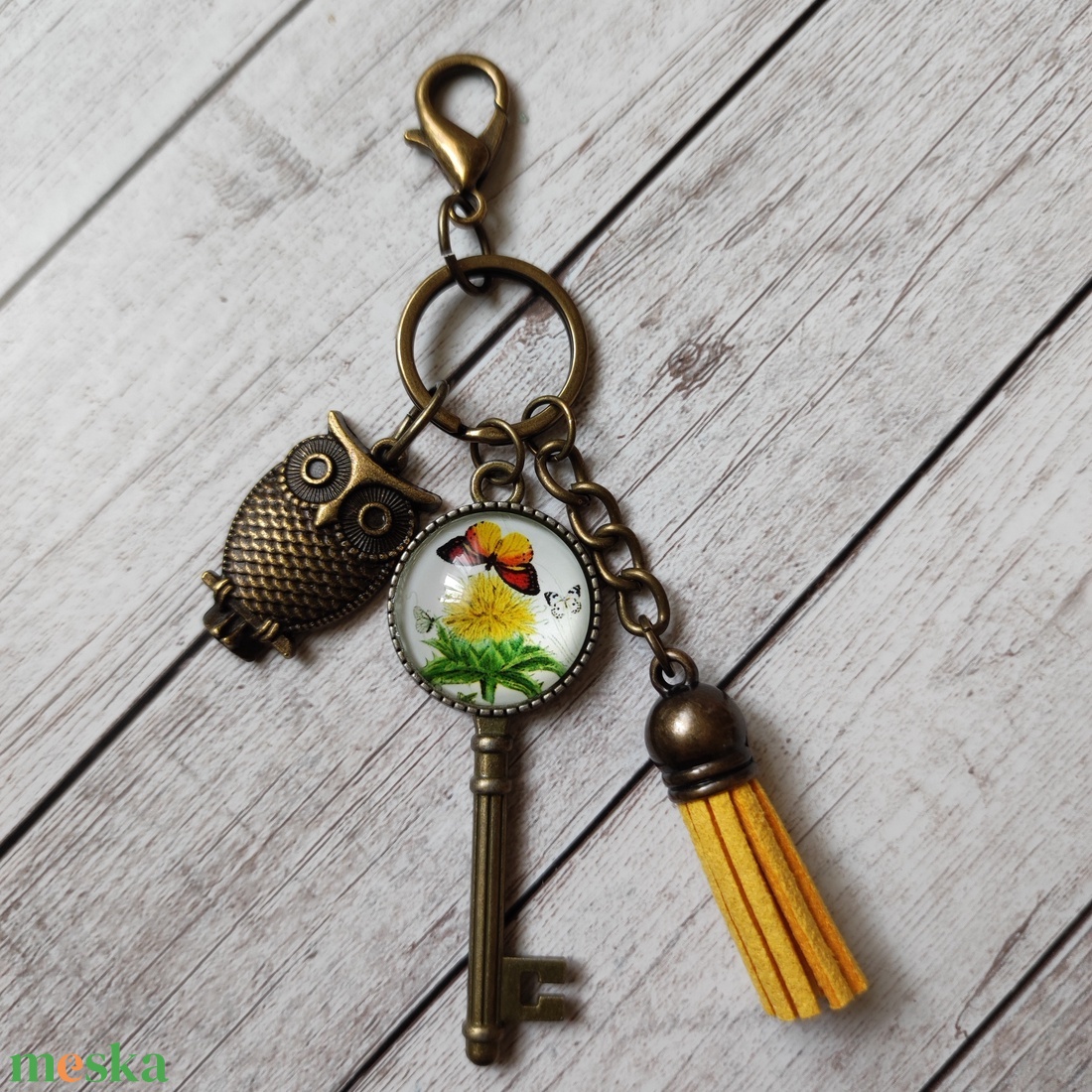 Lepke, bagoly - Üveglencsés bojtos kulcstartó vagy táskadísz - táska & tok - kulcstartó & táskadísz - kulcstartó - Meska.hu Lepke, bagoly - Üveglencsés bojtos kulcstartó vagy táskadísz - táska & tok - kulcstartó & táskadísz - kulcstartó - Meska.hu