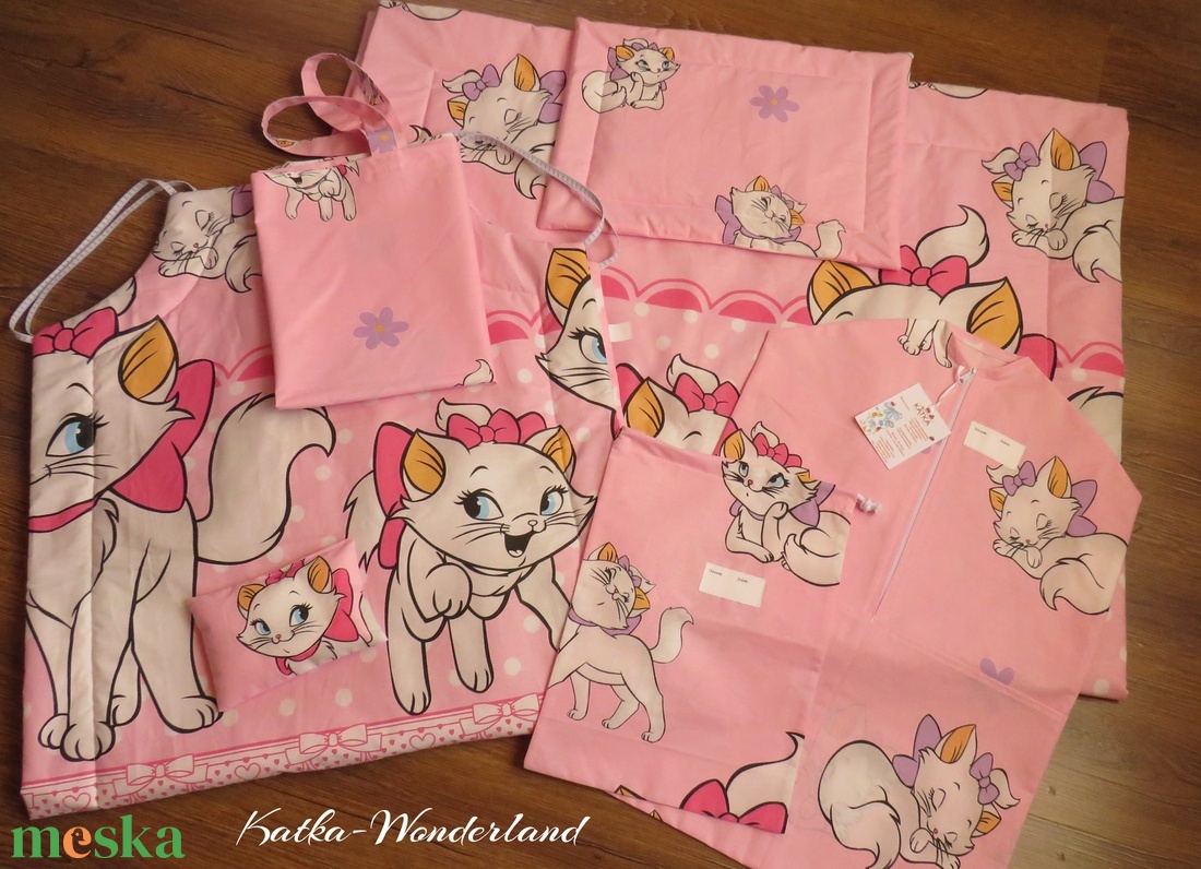 Ovis kezdő szett-fehér cicák - játék & sport - ovis felszerelés - ovis ágynemű - Meska.hu