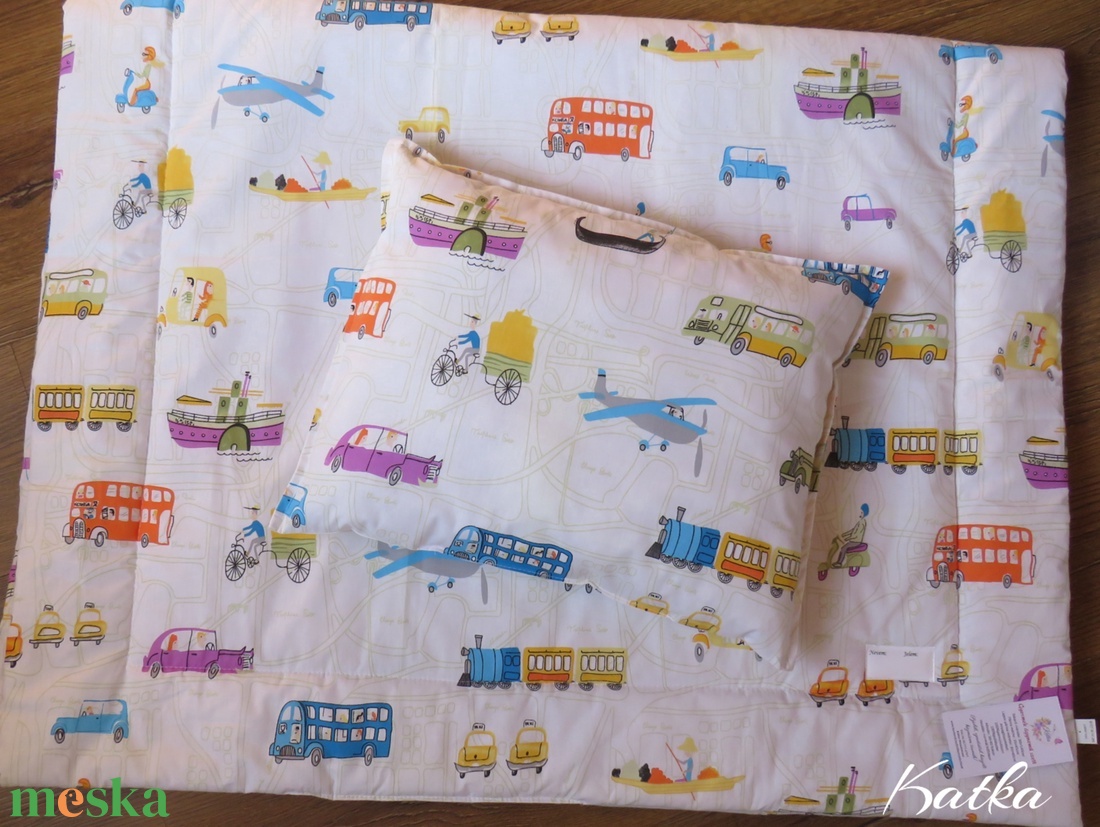 Ovis ágynemű kispárnával-színes járművek - játék & sport - ovis felszerelés - ovis ágynemű - Meska.hu