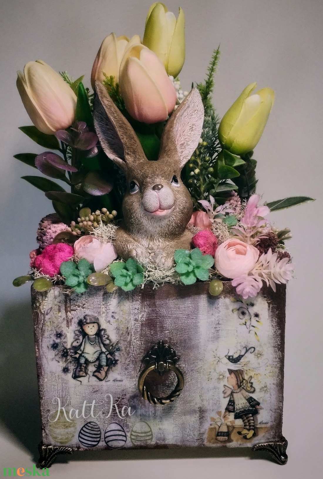  Tavaszi Titok: Kézzel festett, egyedi vintage díszdoboz - otthon & életmód - virágdekoráció - virágdíszek - asztali virágdísz - Meska.hu