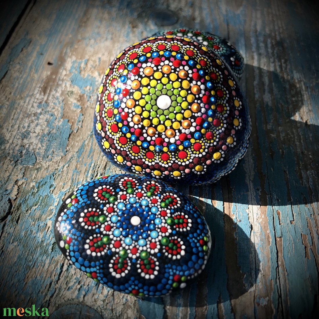 3 kézzel festett energizáló Meditációs Mandala kavics a Nap és a Tenger színeiben - otthon & életmód - dekoráció - spiritualitás - mandala - Meska.hu 3 kézzel festett energizáló Meditációs Mandala kavics a Nap és a Tenger színeiben - otthon & életmód - dekoráció - spiritualitás - mandala - Meska.hu